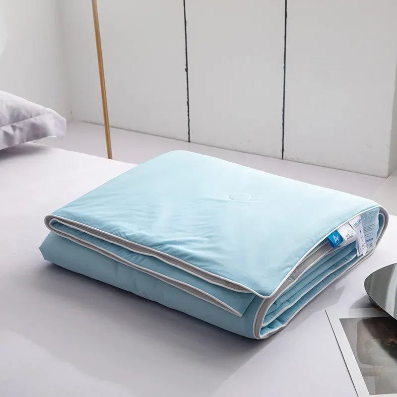 CoolNest™ Ice Silk Summer Comforter – Lightweight, Soft, Twin/King Sizes